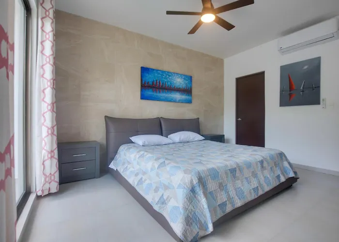Hébergement de vacances 1 Mi To Beach: Luxe W/ Pool Playa del Carmen