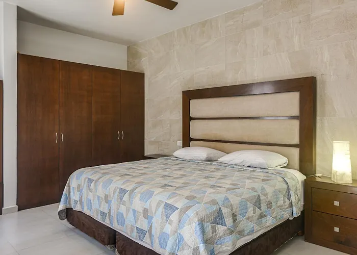 1 Mi To Beach: Luxe W/ Pool *